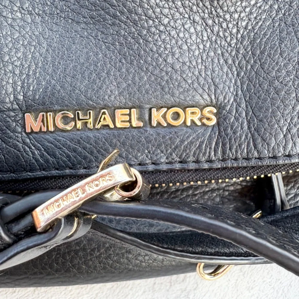 Michael Kors Bedford Black Pebbled Leather Crossbody Bag Gold Hardware‎ Tassel